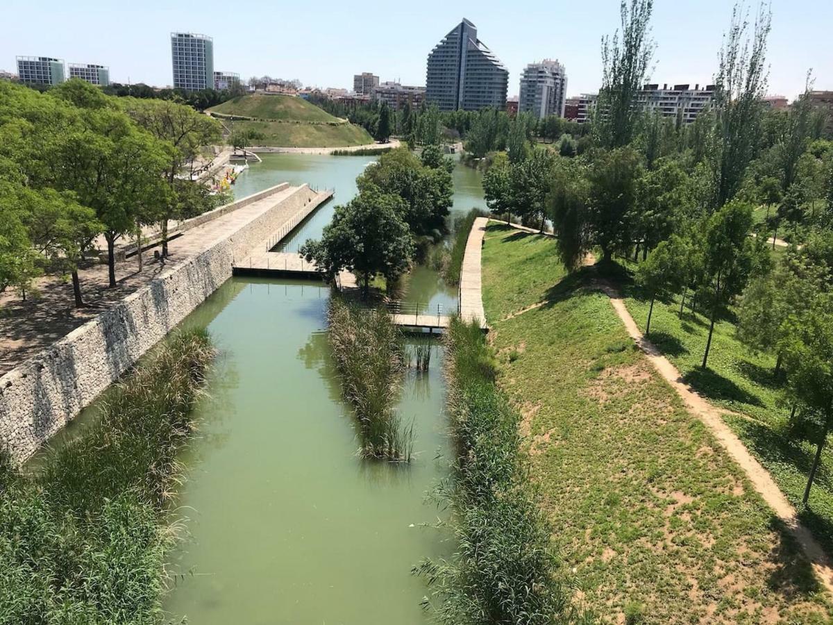 Cozy Apartment In Valencia! Wi-Fi ! Екстериор снимка